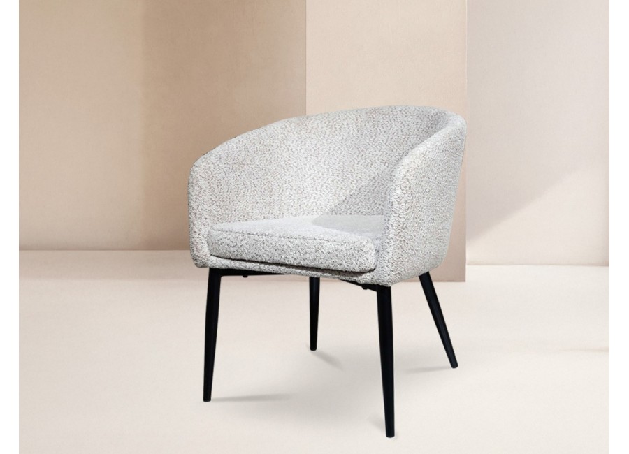 Silla Handel color beige con patas metálicas